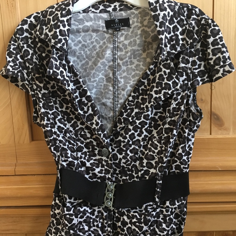 Fitted leopard top